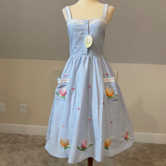 Lindy Bop Dresses & Skirts - NWT! Lindy Bop Corinna Dress with Embroidered Flowers XS
